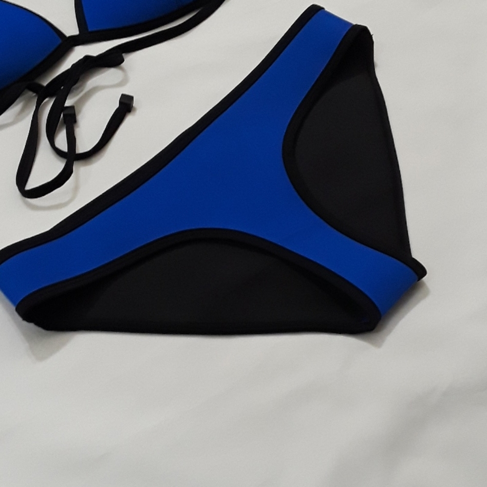 Triangl Malibu's Blue Chloe Bikini - Picture 5 of 12